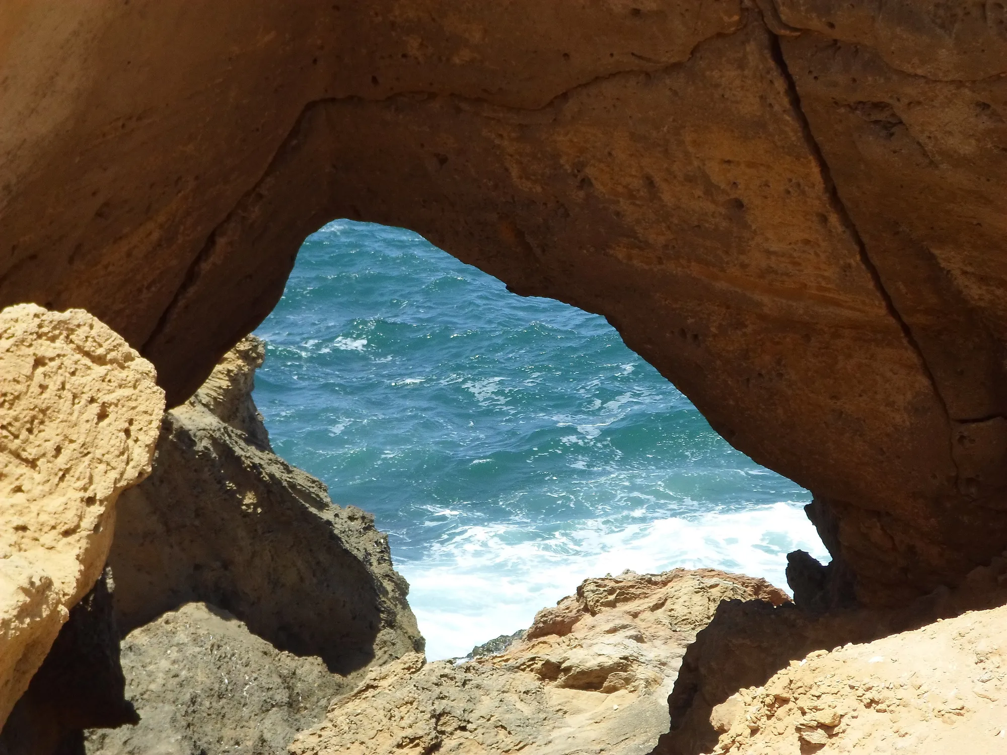 Ghar el Kebir: eine zum Meer hin offene Galerie