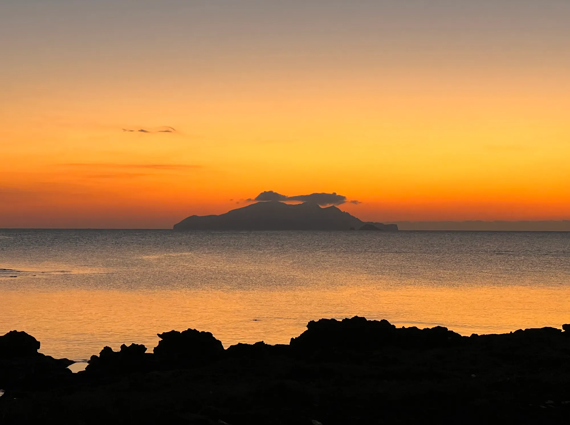 Zembra bei Sonnenuntergang, von El Haouaria aus